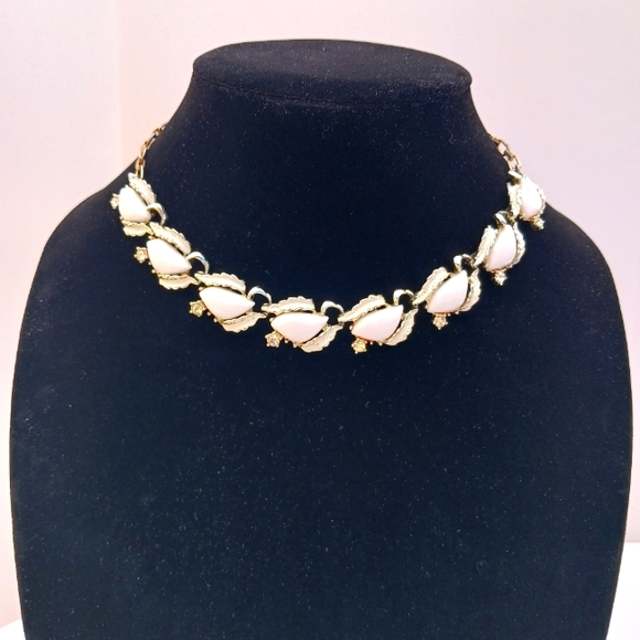 VINTAGE NECKLACE white thermoset silvertone rhinestones Mid-century 16" length - Picture 2 of 11